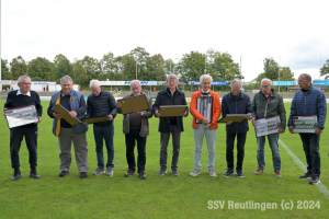 Ehrung der 74er Meistermannschaft beim Heimspiel des SSV Reutlingen am 24.08.2014