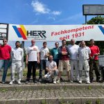 Streichaktion mit Maler Herr im Kreuzeichestadion