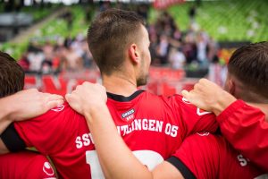 Luca Wöhrle mit Unser SSV Patch nach dem Heimsieg gegen Balingen