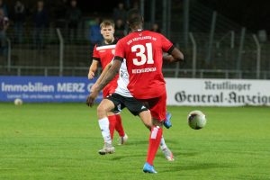 Onesi Kuengienda von hinten