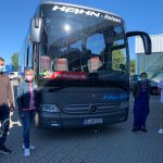 BeMa und Hahn-Reisen bei der antiviralen Oberflächenbeschichtung des SSV-Mannschaftsbusses