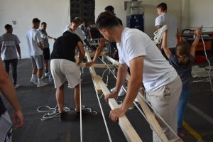 Brückenkonstruktion beim Teambuilding des SSV Reutlingen im Innoport