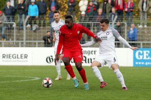 Onesi Kuengienda setzt sich durch