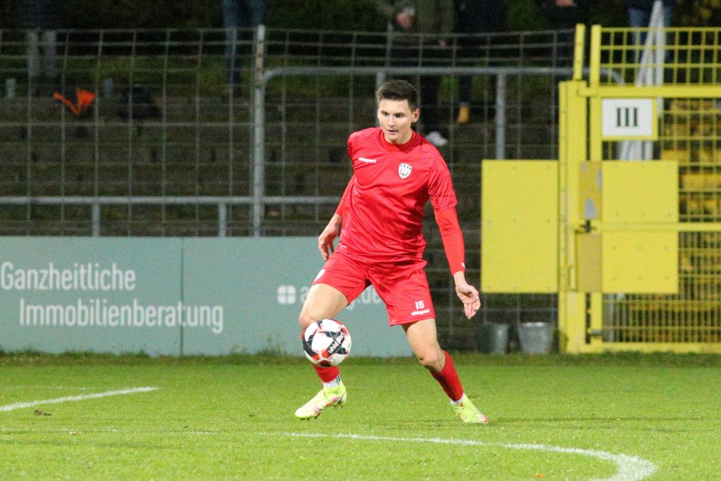 Aaron Leyhr bei der Ballannahme