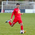 Ein Spieler des SSV Reutlingen hat den Ball