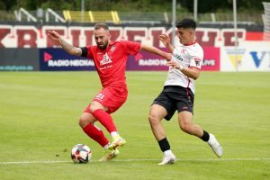 SSV-Akteur Luca Plattenhardt im Zweikampf