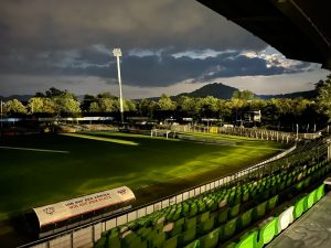 Kreuzeichestadion am Abend