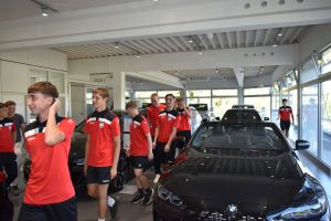 Spieler des SSV Reutlingen besichtigen das Menton