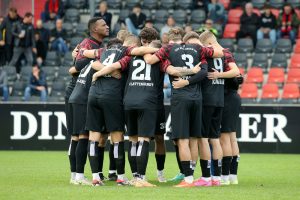 Spieler des SSV Reutlingen im Kreis