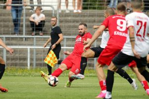 Aktion von Luca Plattenardt beim Spiel des SSV Reutlingen gegen Normannia Gmünd