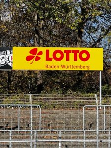 Bandenwerbung von Lotto Baden-Württemberg beim SSV Reutlingen