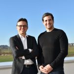 Johannes Fiedler, Geschäftsführer Fiedler Gewerbeimmobilien (links) und Andreas Will, Leiter Sponsoring SSV Reutlingen (rechts) freuen sich auf die zukünftige Zusammenarbeit