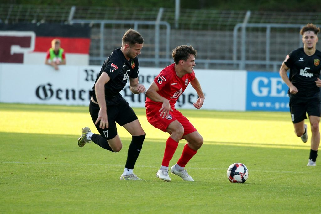 Tom Schiffel im Spiel gegen den FC Holzhausen