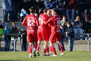 Der SSV Reutlingen siegt auswärts beim FSV Hollenbach mit 2:1