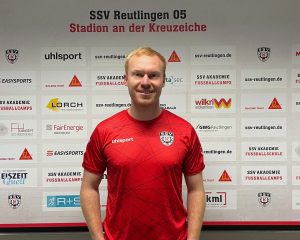 Leander Vochatzer an der Kreuzeiche